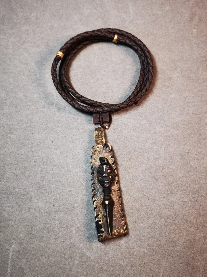 Gandhanra Antique Amulet,Unique leather Sachet with Skull Sītavana Phurba / Kila Pendant,Old Necklace