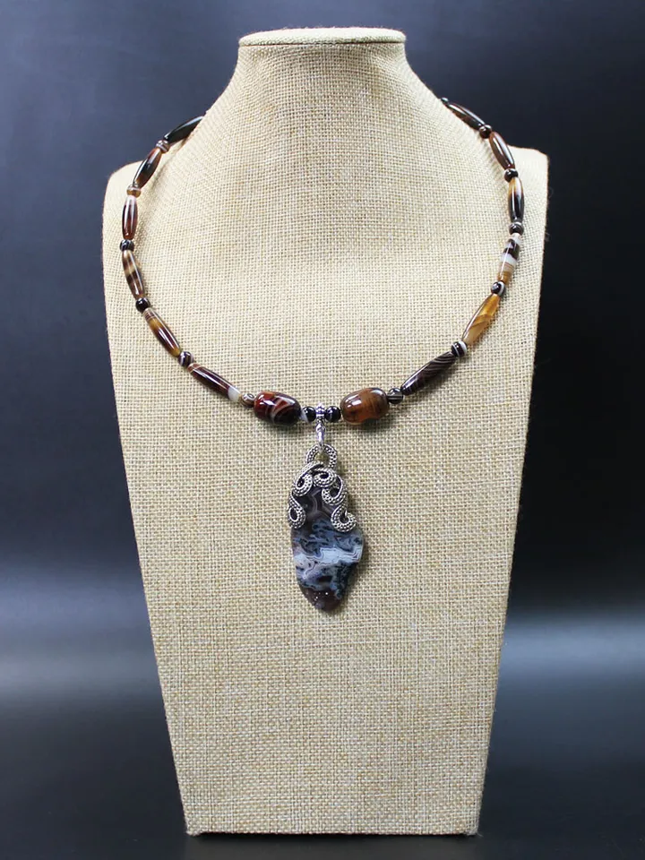 Handmade necklace made of agate.