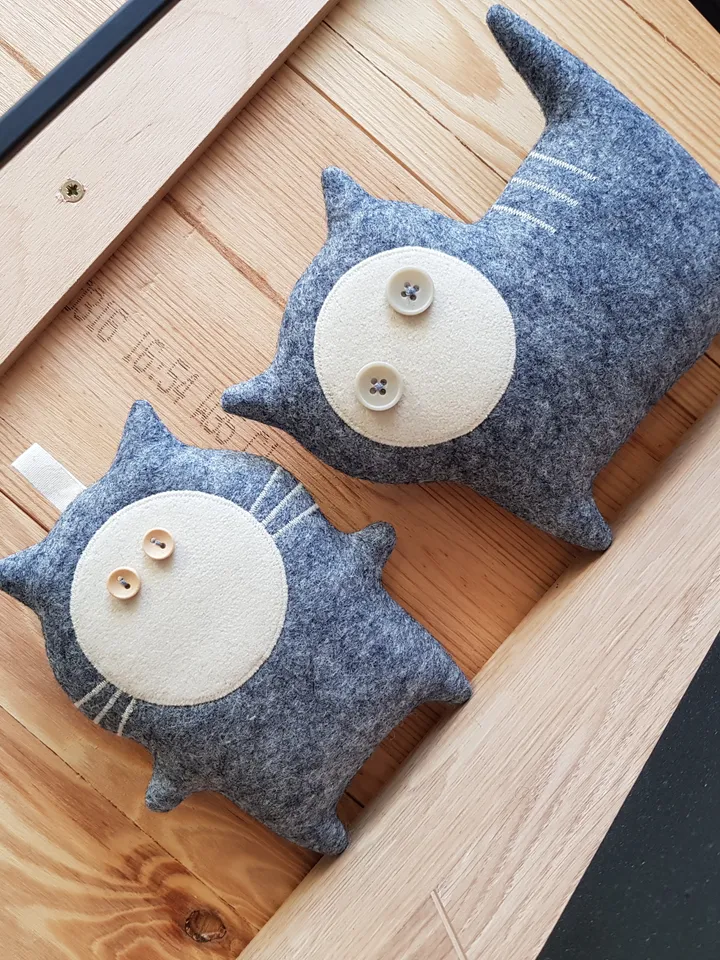 grey felt cat sewing pattern PDF digital tutorial, felt doll pattern, stuffed animal sewing diy