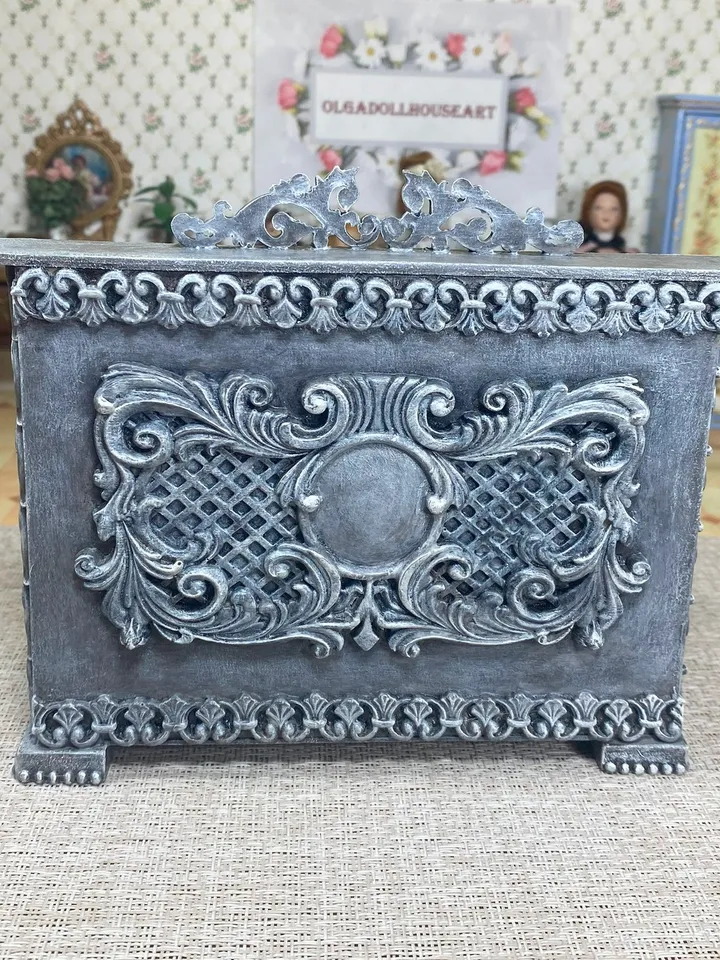 Rare vintage handmade sofa. dollhouse miniature. 1:12. Completely handmade.