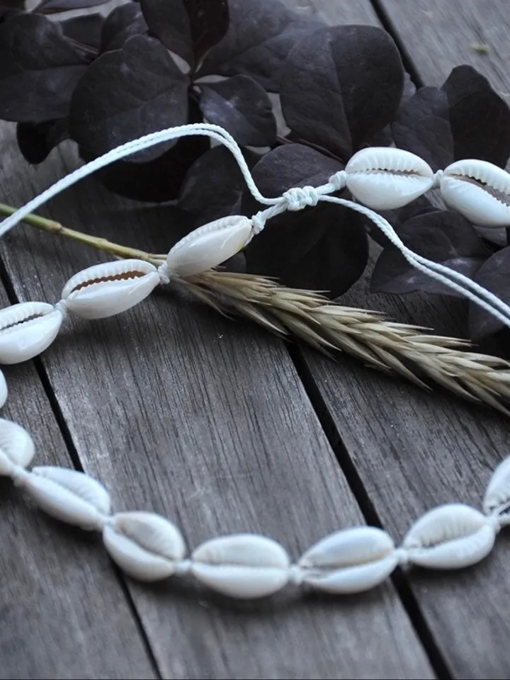 Shell choker necklace, cowrie chocker, white shell adjustable necklace choker, shell jewerly, boho jewelry, coachella style jewelry necklace