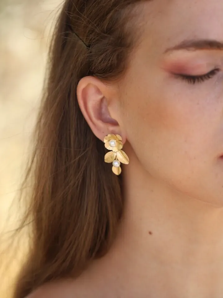 Boho Wedding Earrings, Flower Bridal Earrings, Floral Statement Wedding Earrings, Pearl Bridal Jewelry, Vintage Statement Wedding Jewelry