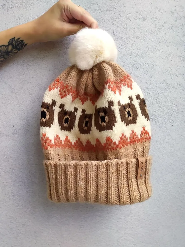 Warm pompom hat