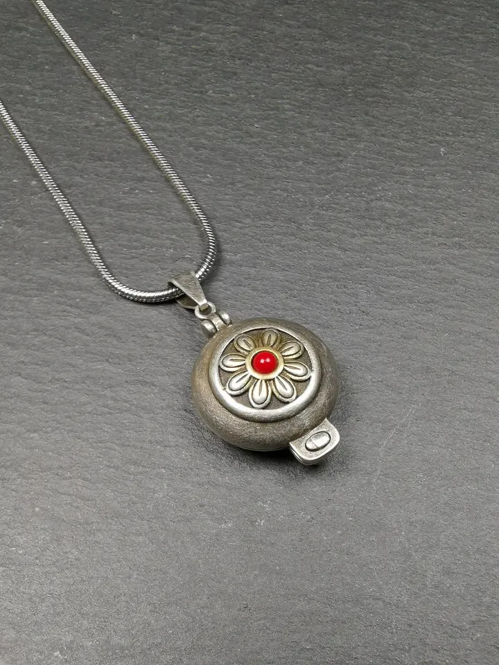 Gandhanra Handmade Antique Silver Gau Ghau Shrine, Flower Pattern Gau Box, Mini Tibetan Buddhist Altar Amulet Necklace