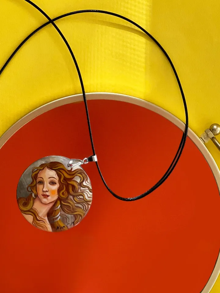 Radiant Venus: Exquisite Handcrafted Pearl Pendant - Exquisite Artistry and Tribute to Botticelli's Meticulous Artistry