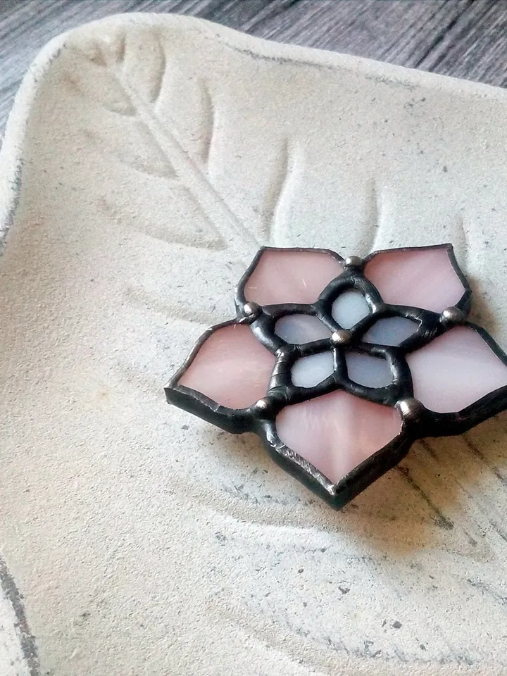 Stained glass Hoya brooch, Tiffany glass, pink hoya flower pin, Plant brooch, Flower lover gift, Hoya mom