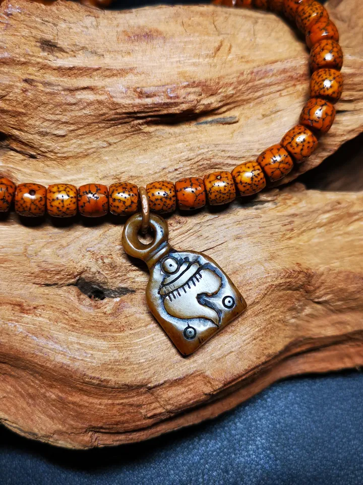 Gandhanra Tibetan Shankha Flower Amulet,Yak Bone Carved Conch Pendant, Bead Counter Clip Pendant for Mala, Prayer Bead Accessories