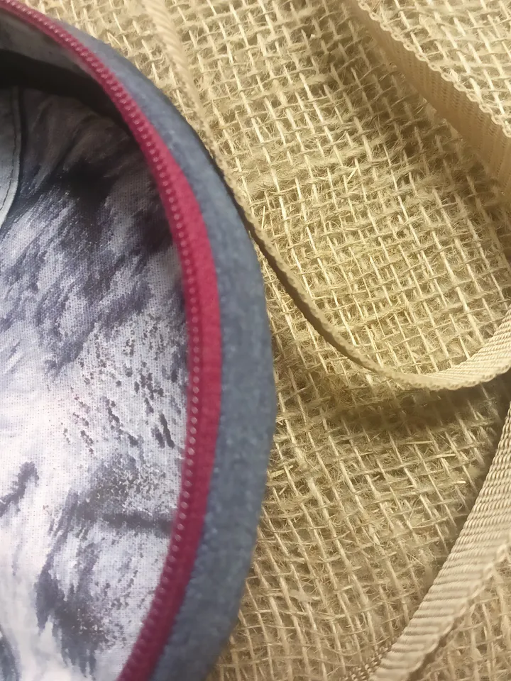 Round denim crossbody bag, for various necessary trifles, with 3 pockets and a long red strap 123 cm/48,4", cotton inside, d 19 cm/7, 5".
handbag for small things. Put your phone, wallet, glasses, keys in it and go for a walk / You will love it!