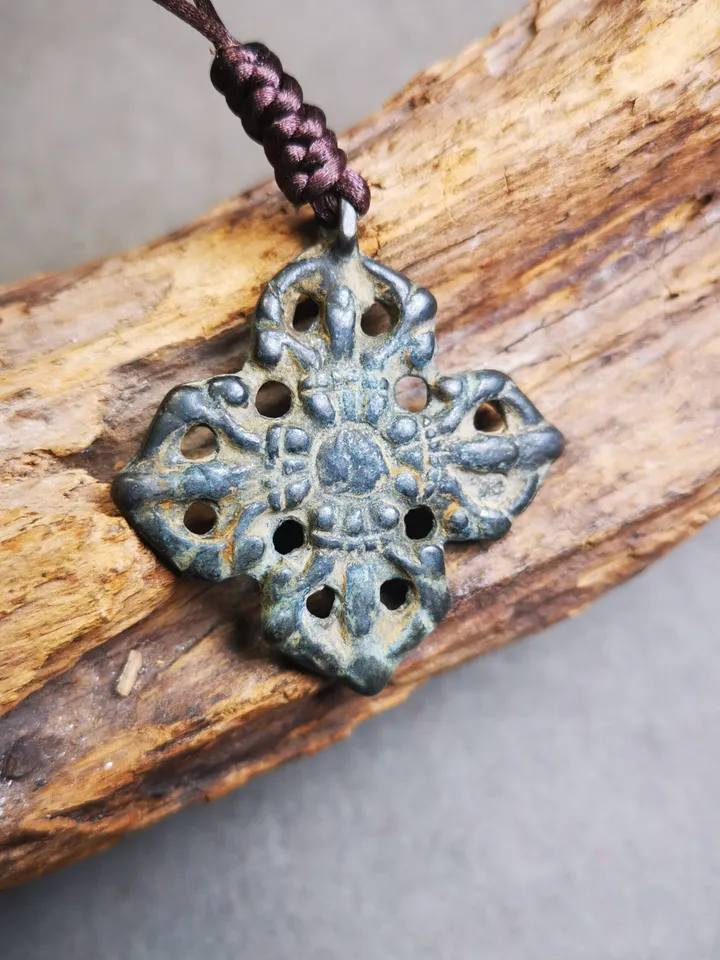 Gandhanra Antique Tibetan Buddhist Amulet,Cross Vajra Badge, 50 years old