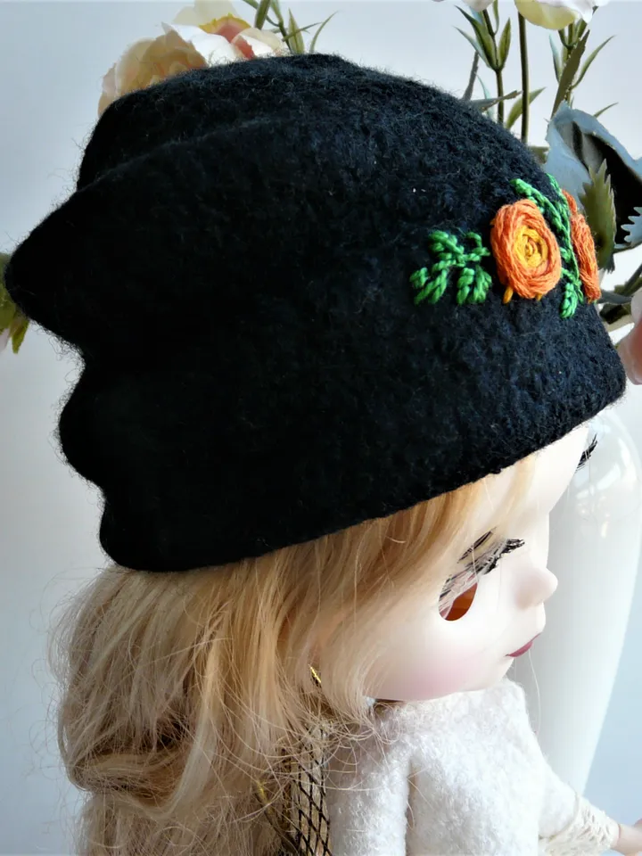 Blythe hat with embroidery