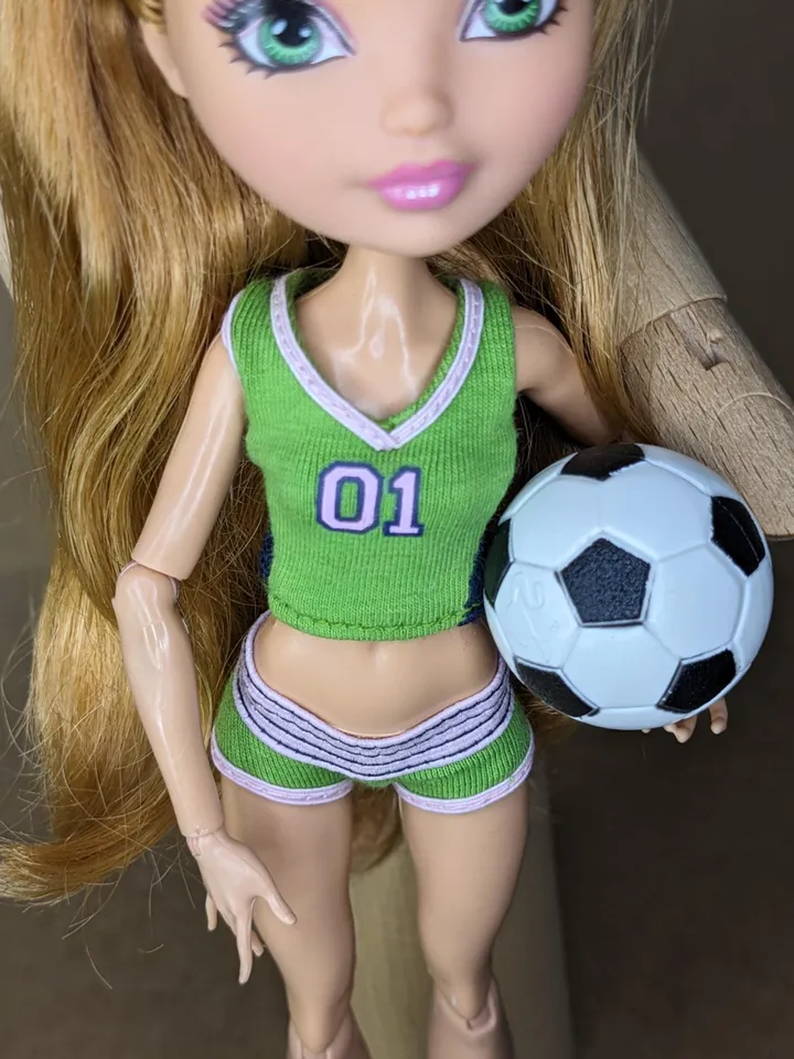 Green sport tank & shorts set for 10.5-inch female dolls (MH, EAH)