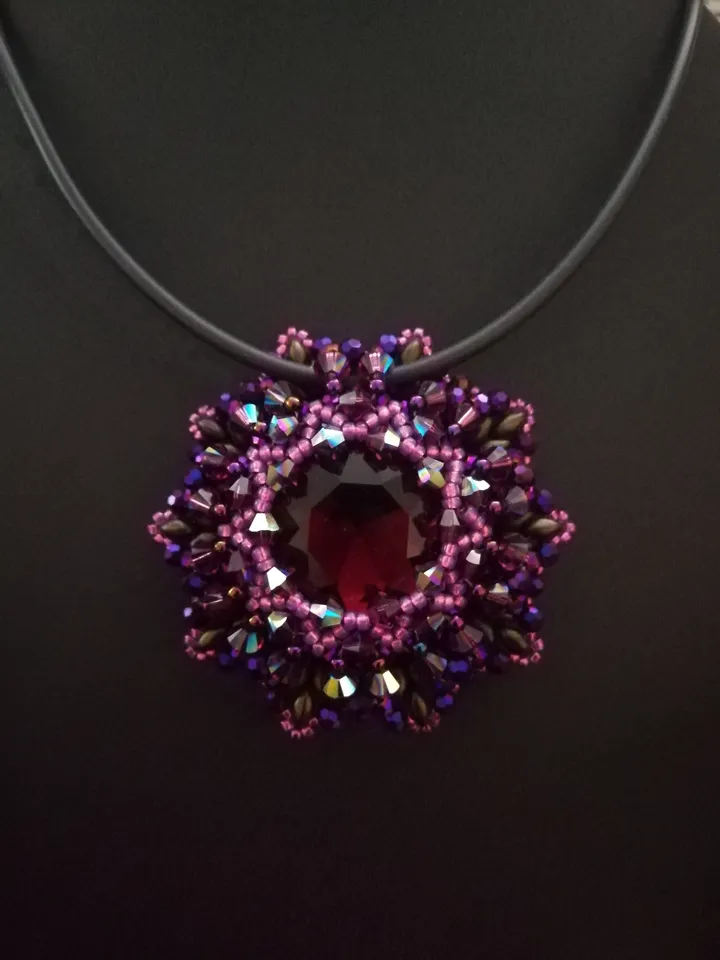 Round pendant hanging, Pendant rivoli and pearls , Lace Necklace
