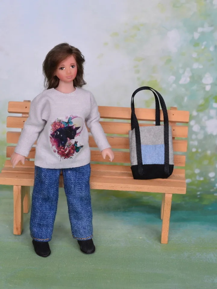 Miniature lady doll in 12th scales