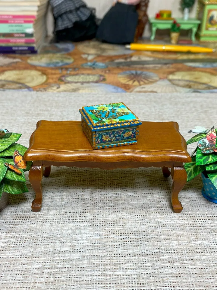 Tutorial. 1:6 and 1:12. Box for a doll house. Miniature doll house.