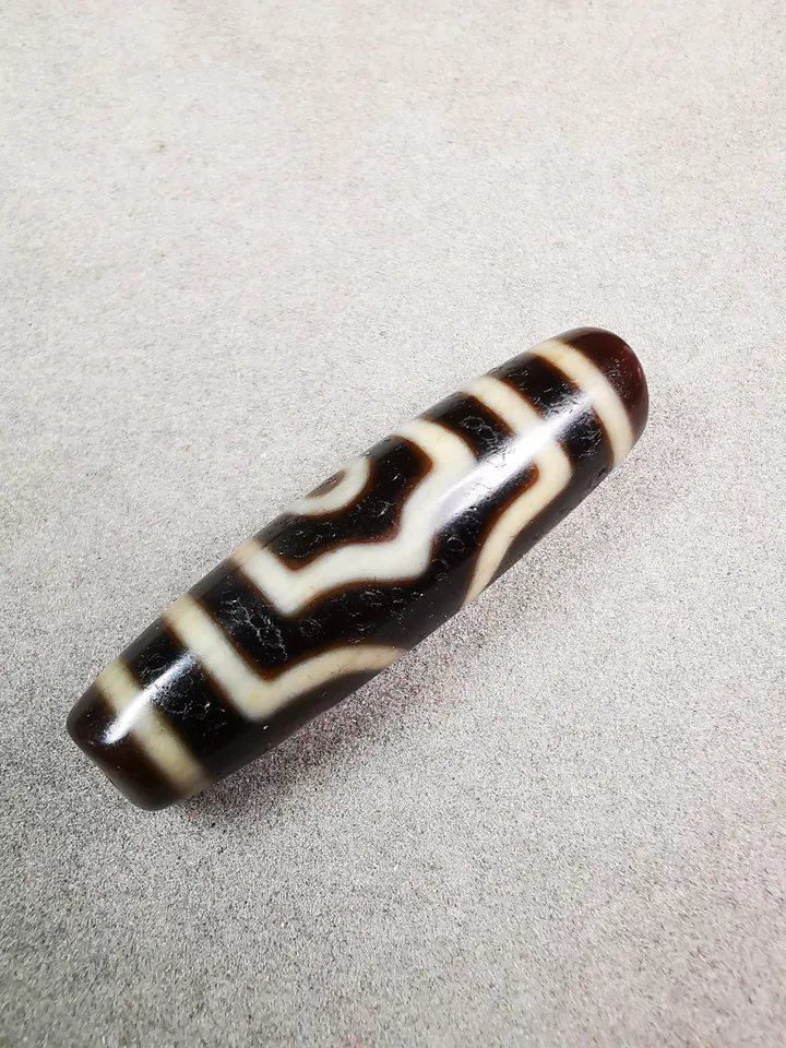 Gandhanra Tibetan 3 Eyed Dzi Bead,Tibetan Chung,Wealth Amulet,Small Size 40*11 mm