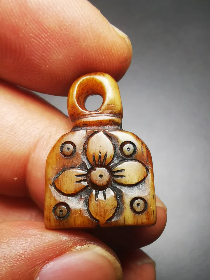 Yak Bone Carved Gesang Flower Pendant,Bead Counter Clip Pendant for Mala, Prayer Bead Accessories,Gandhanra Tibetan Amulet