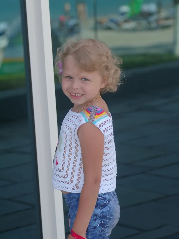 Girl’s Intarsia Crochet Top Pattern – Top The Doll