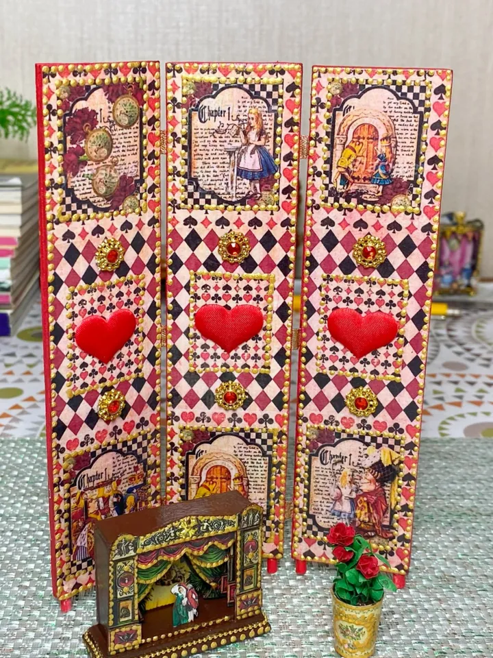 DIGITAL DOWNLOAD FOR PRINT. MANAGEMENT. Video tutorial on creating a screen for a dollhouse. 1:12