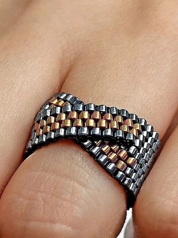 PDF tutorial - Beaded Intertwined peyote ring