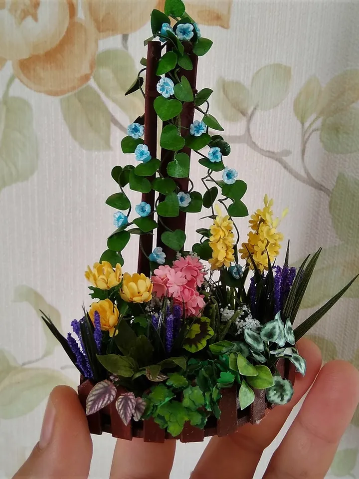 Corner front garden for the puppet garden.1:12 scale.