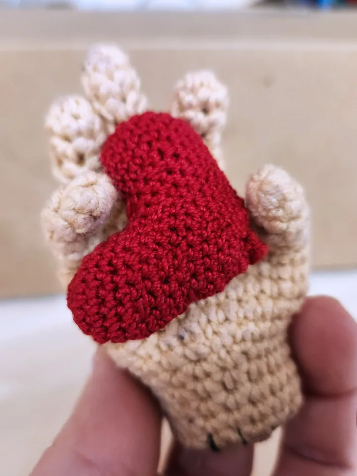 Thing crochet pattern from Wednesday -Photo tutorial of small hand from Wednesday with a heart