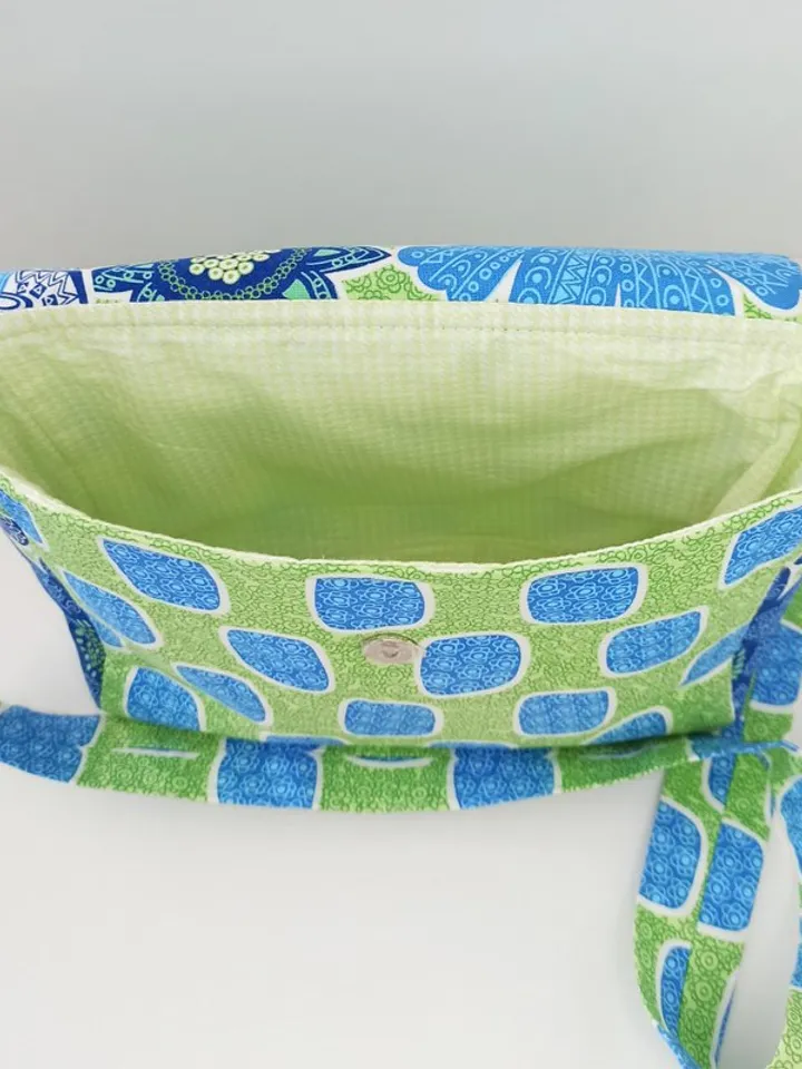 Women's shoulder bag made of natural cotton.