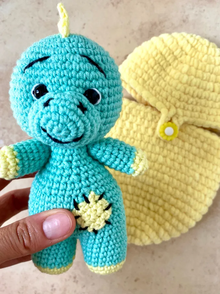 Crochet pattern Dunosaur in egg - Amigurumi hatching dino pattern - stuffed animal - Symbol 2024 dragon - English Pdf tutorial