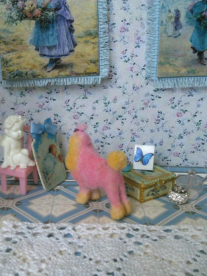 Decorative dog for dollhouse.1:12 scale.
