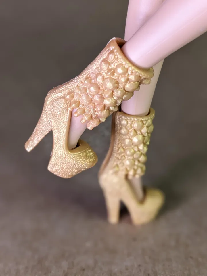 Gold high-heeled shoes for 1/6 scale female dolls