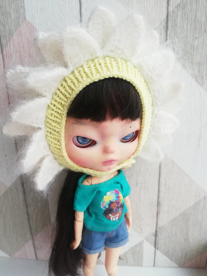 Blythe crochet helmet Chamomile