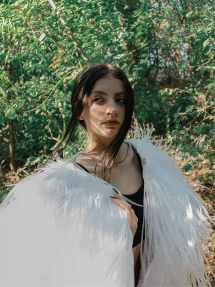 white feather cape, feather coat, imitation ostrich feathers, beautiful cape for photo shoot, feather coat for wedding, cape for party