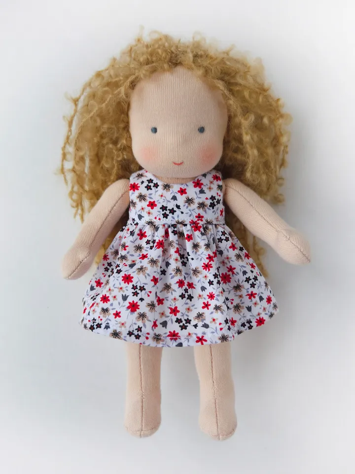 DIY clothes set for a Waldorf doll 7 inch (18 cm) tall. PDF sewing patterns and tutorials.