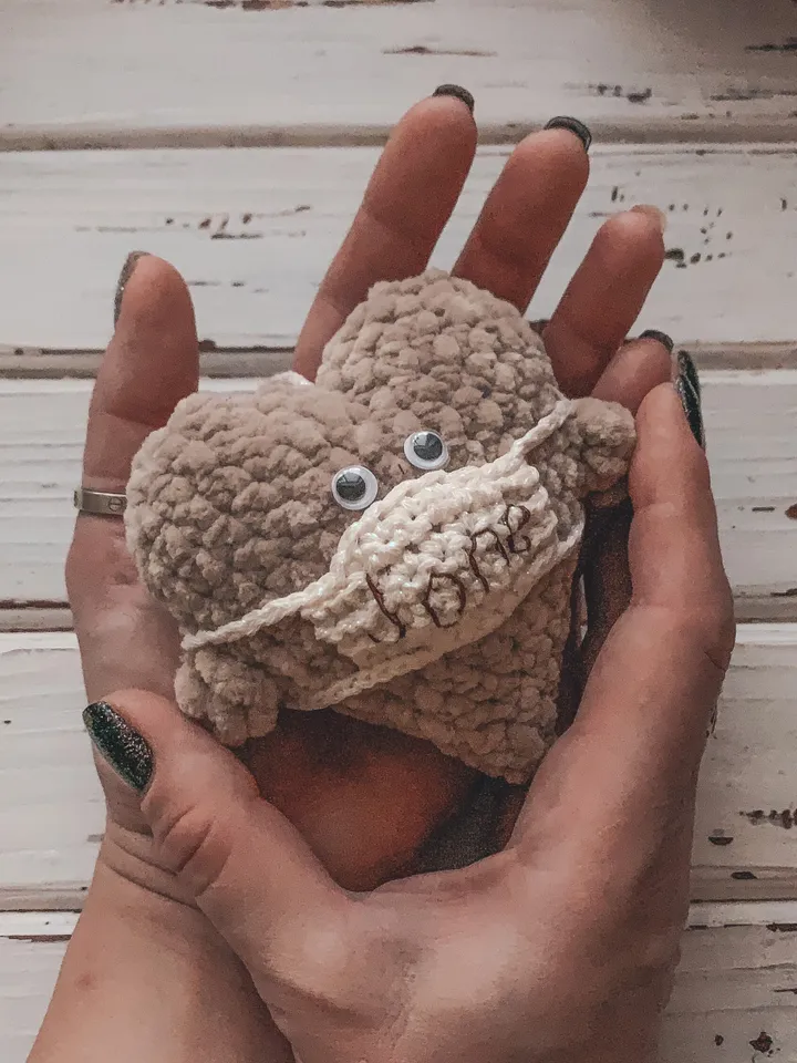 Crochet plush heart in mask personalised gift, small stuffed ornament, funny keychain Valentine’s Day, pendant on a car