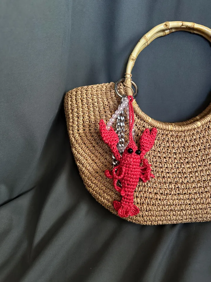 Beaded Lobster Keychain with Metal Chain – Stylish Bag or Key Accessory