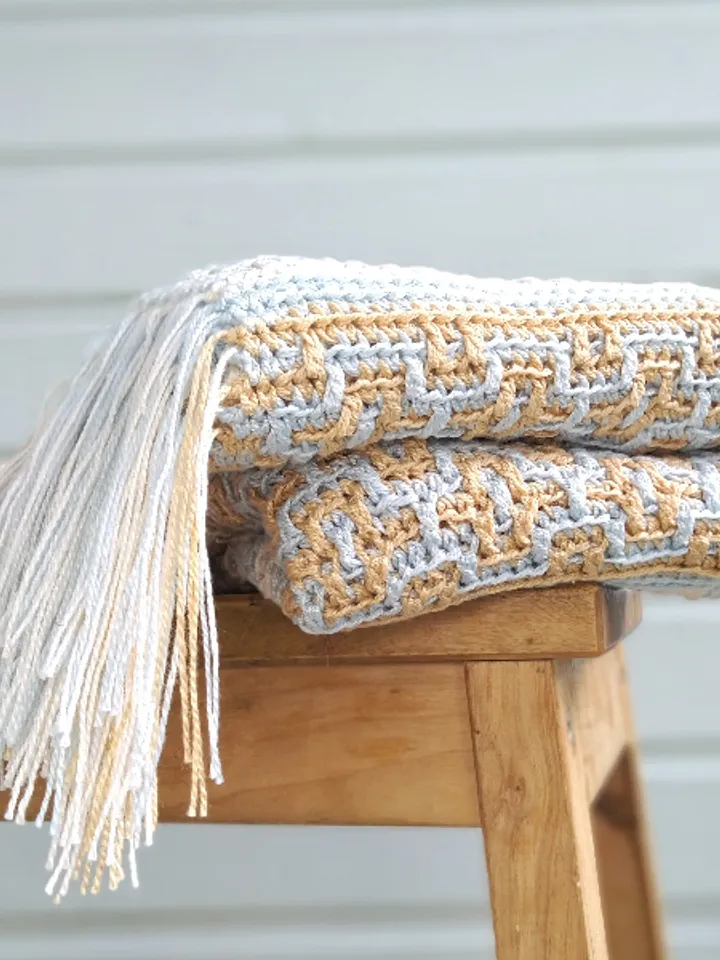 Beginner-Friendly Crochet Baby Blanket Pattern with Overlay Mosaic Technique
