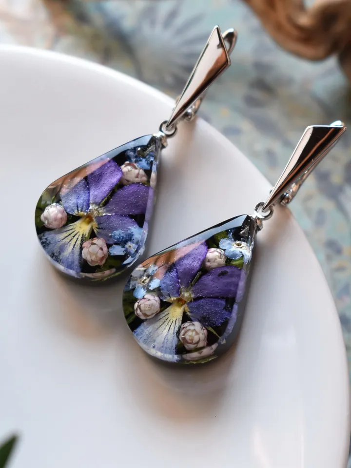 Earrings with pansies in resin. Real pansy earrings. Drop earrings with viola.