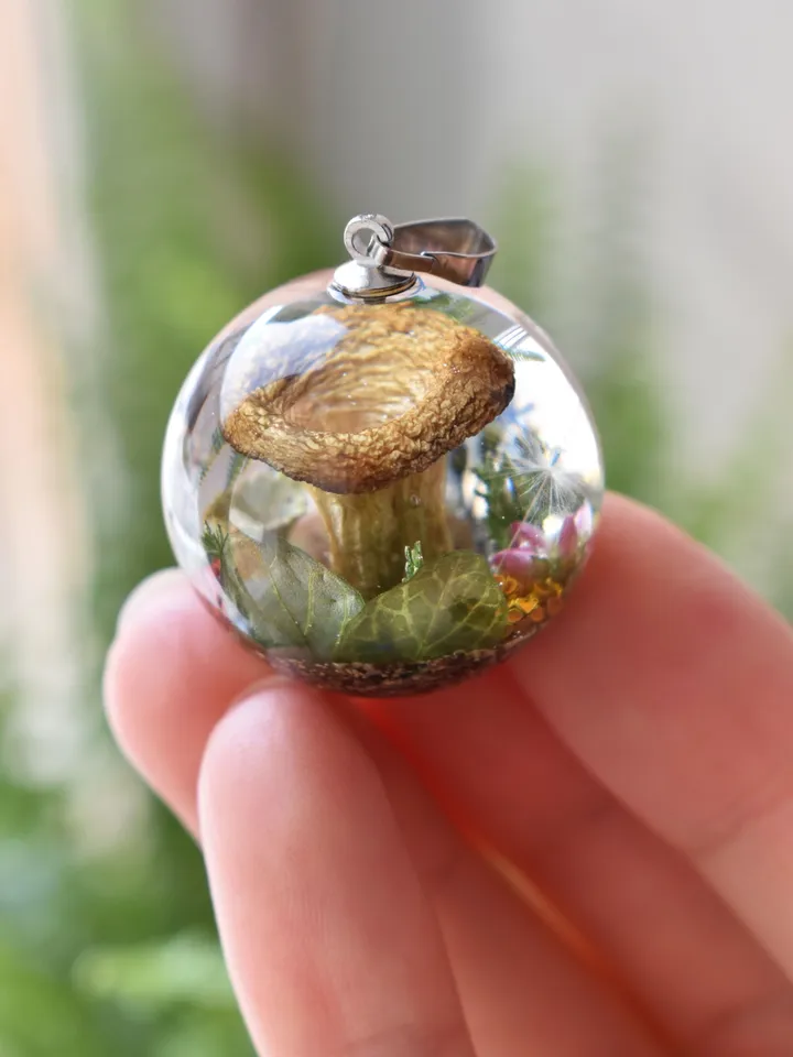 Mushrooms pendant. Pendant with mushrooms in resin. Necklace with a forest composition. Moss, forget-me-not and snail in resin.