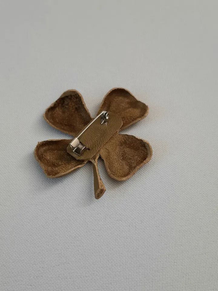 Clover men's lapel pin Leather boutonniere for him 3rd anniversary gift, art 1