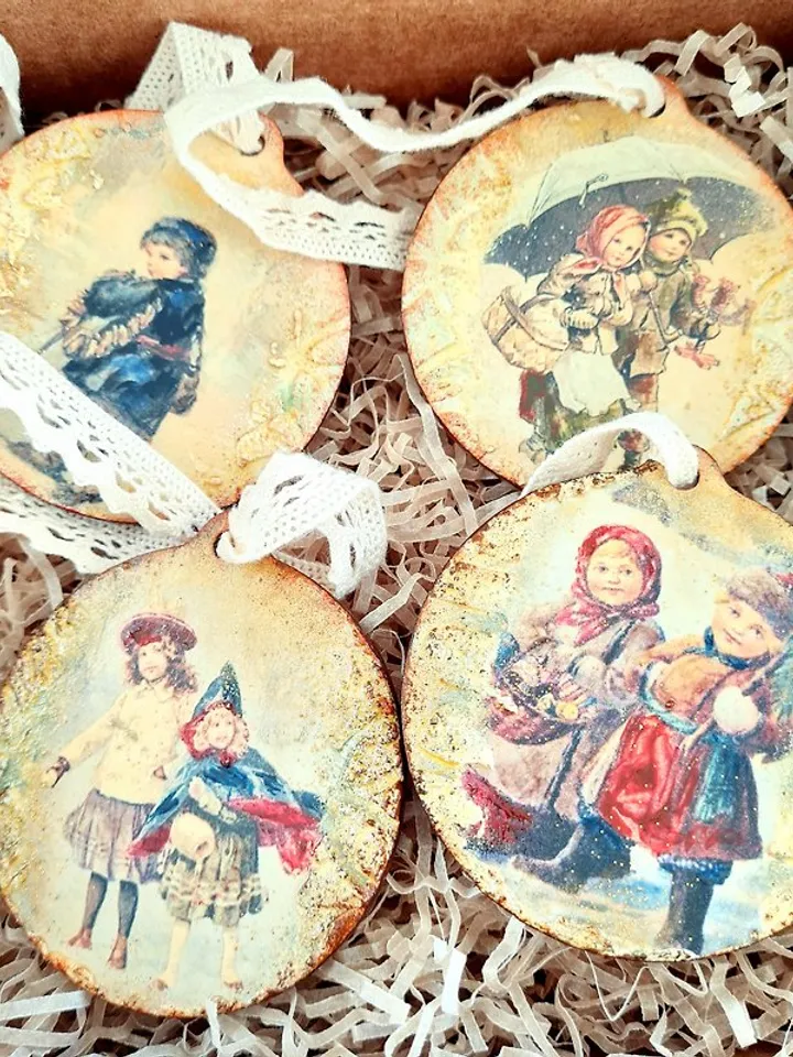 Set of 6 Christmas ornament Small wood slice ornament Handmade tree decoration