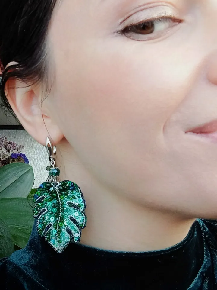 Handmade beaded emerald monstera leaf earrings, monstera jewelry, plant earrings, leaves earrings, monstera gift