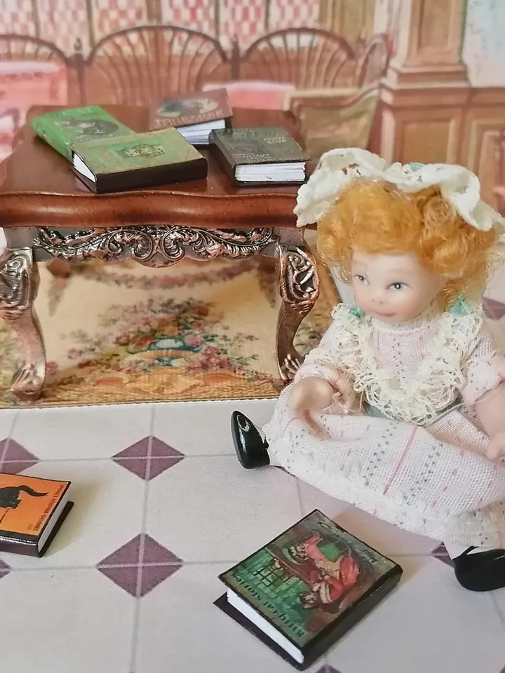 Books. A set of books. 6 items.1:12 scale.
