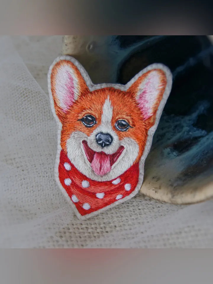 Corgi dog brooch.
Brooch-pin, artistic satin stitch.