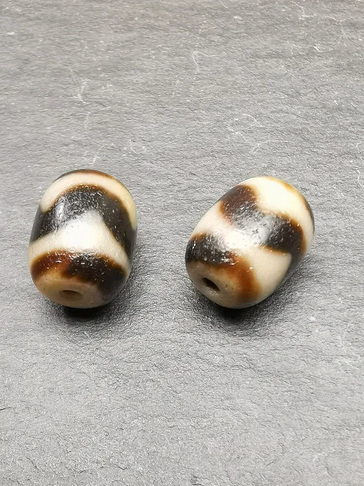 Gandhanra TibetanTiger Tooth Dzi Bead Accessories,Dzi Spacer Beads,Marker Beads for Mala,Necklace,amulet,0.53" × 0.42"