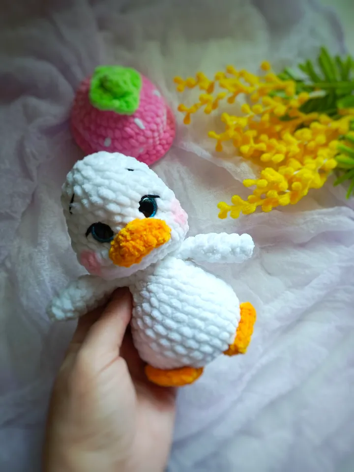 Pattern: Goose Stuffie Pattern, crochet goose, crochet pattern animal, crochet hat