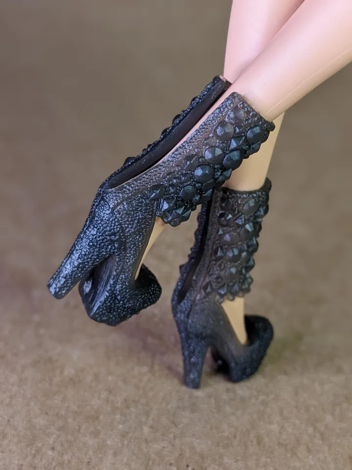 Gray high-heeled shoes for 1/6 scale female dolls