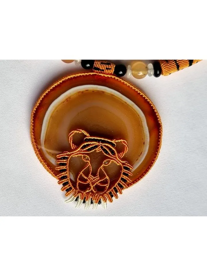 "Catch the Tiger" Macrame Necklace with Agate Slice