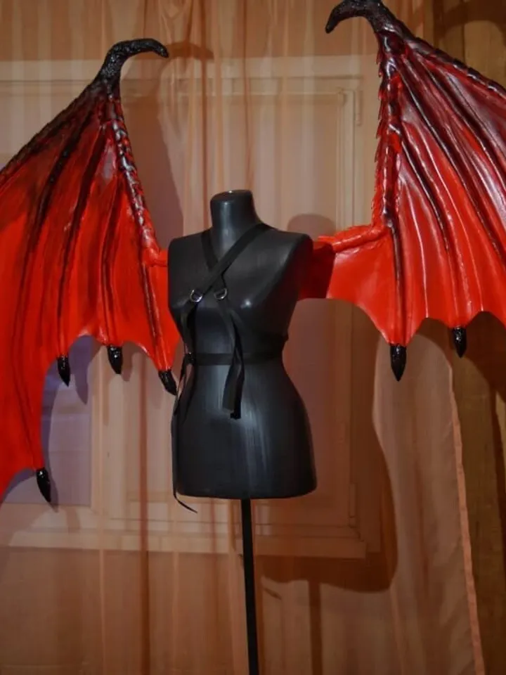 mizora,mizora cosplay,mizora wings, bat wings,red wings, red bat wings, wings cosplay, wings costume, Halloween costumes, Halloween wings