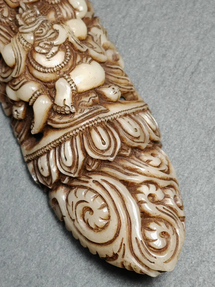 Leg Bone Carved Mahakala Statue,Nak po chen po Kapala Amulet Badge,Gandhanara Old Tibetan Buddhism,20th,140mm × 36mm