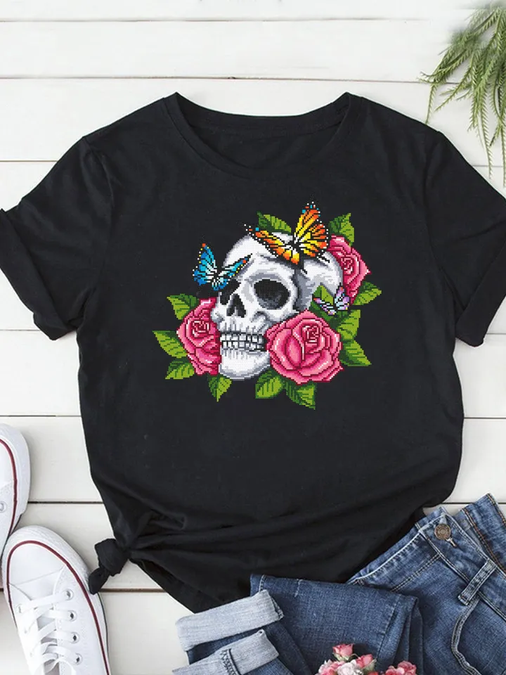 Human skull with flowers cross stitch pattern PDF download Gothic cross stitch chart, Day of the dead, Floral skull embroidery PDF #H59