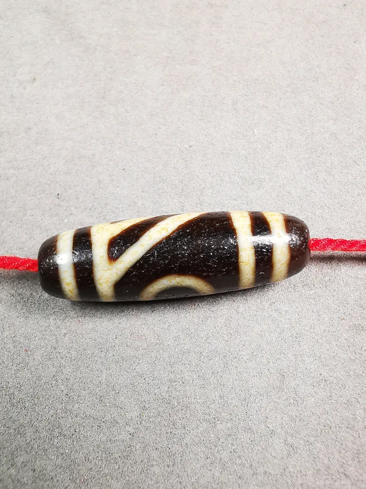 Gandhanra Tibetan One Eyed Mountain Peak Dzi Bead,Tibetan Chung,Wealth Amulet,Small Size 36*11 mm